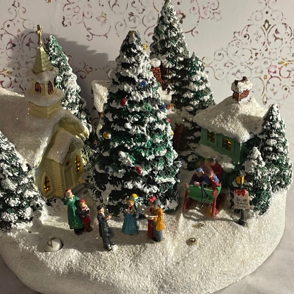 Vintage Thomas Kinkade St. Nicholas Circle -Christmas Village - Picture 1 of 11